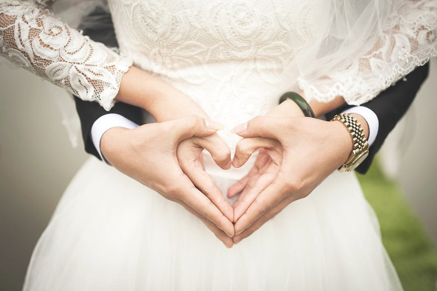 Ultimate Wedding Gift Guide - 40 Unique Couples Presents Ideas